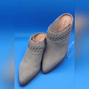 Indigo Rd. Kendrie-Q Shoes Slip Ons NWT Size 8.5M Light Natural